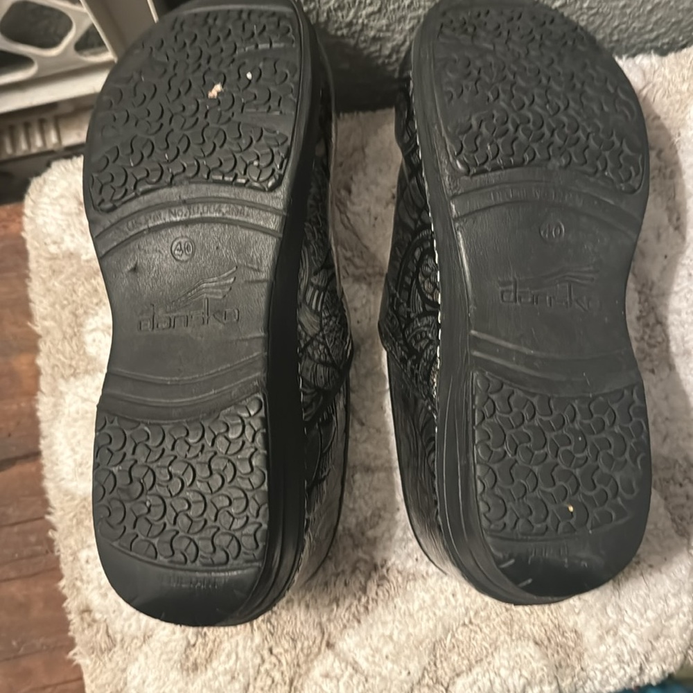 Dansko Clogs Size 40. Used, No Scratches Or Scuff… - image 3